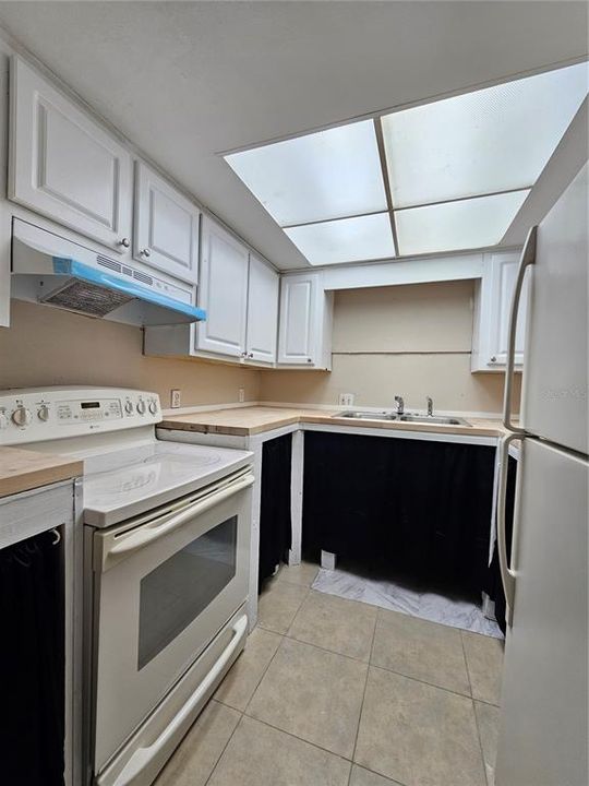 For Rent: $1,250 (1 beds, 1 baths, 700 Square Feet)