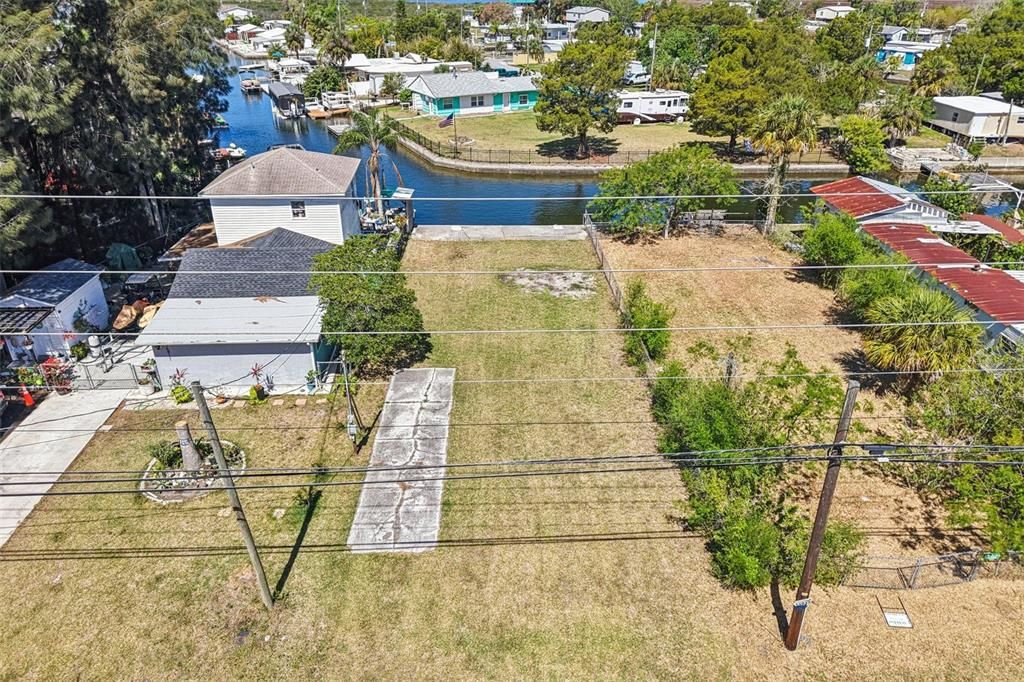 На продажу: $95,000 (0.09 acres)