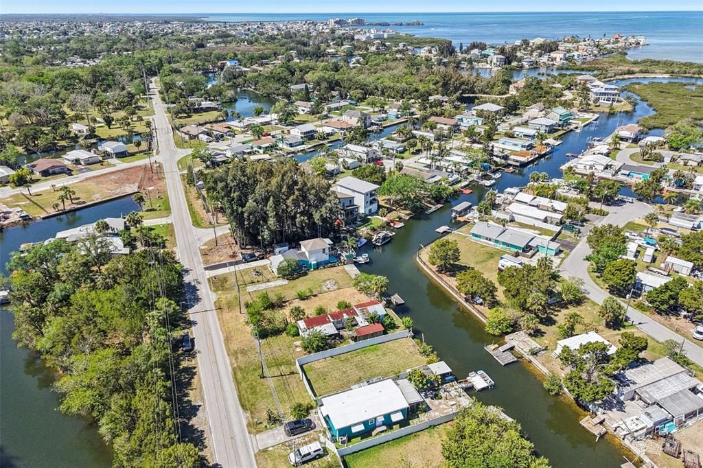 На продажу: $95,000 (0.09 acres)