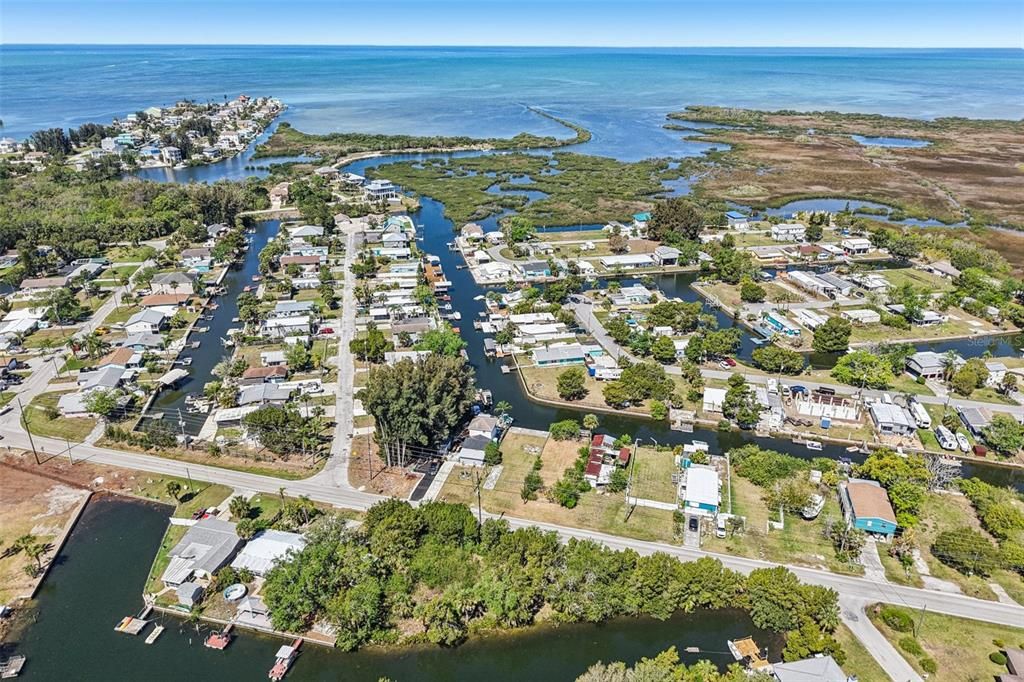 На продажу: $95,000 (0.09 acres)