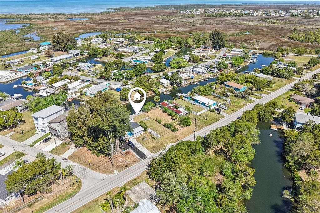 На продажу: $95,000 (0.09 acres)