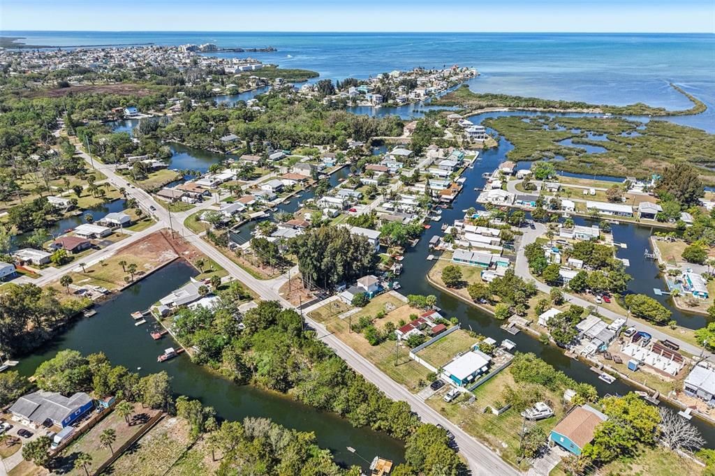 На продажу: $95,000 (0.09 acres)