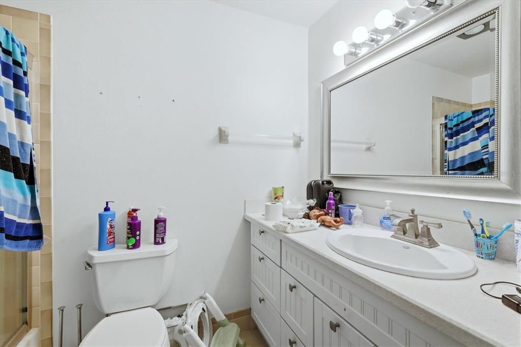 For Sale: $215,000 (2 beds, 2 baths, 1118 Square Feet)