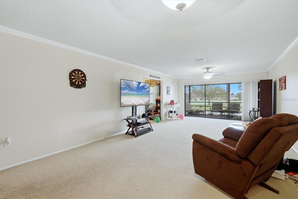 For Sale: $215,000 (2 beds, 2 baths, 1118 Square Feet)