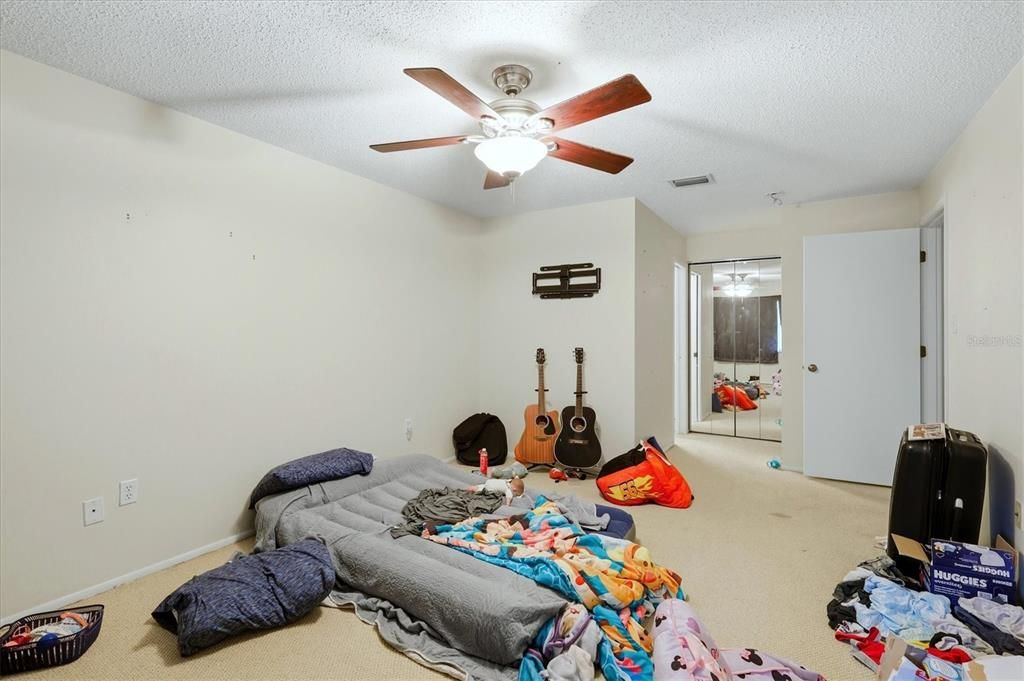 For Sale: $215,000 (2 beds, 2 baths, 1118 Square Feet)