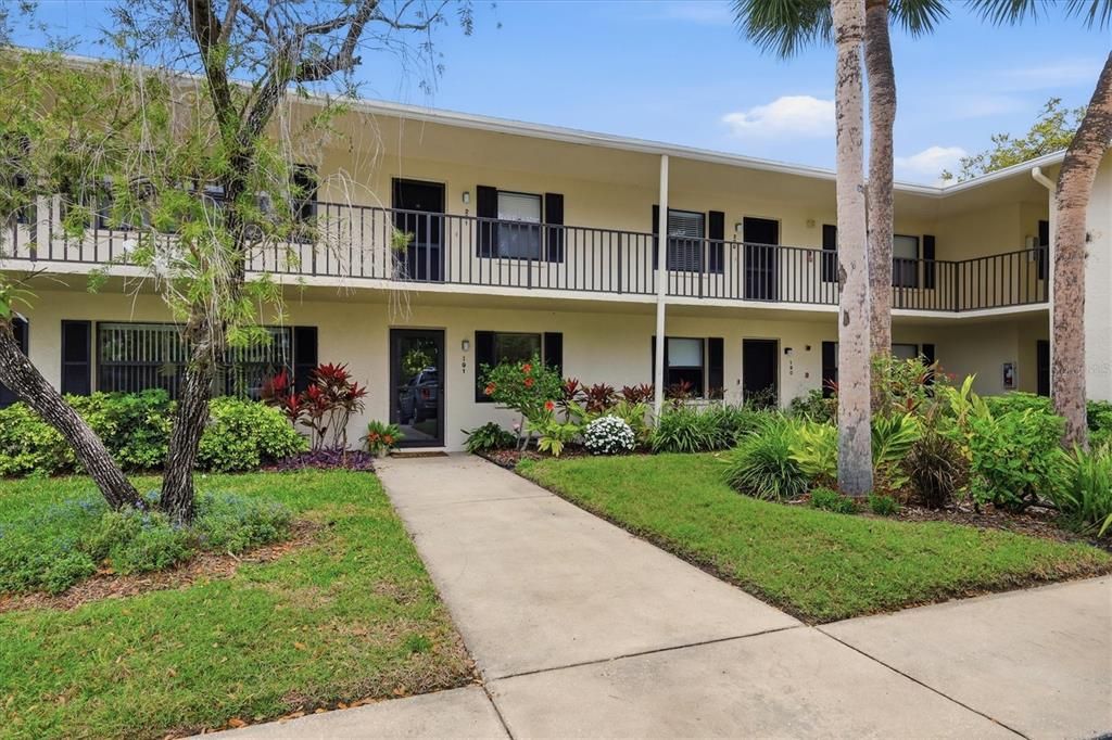 For Sale: $215,000 (2 beds, 2 baths, 1118 Square Feet)