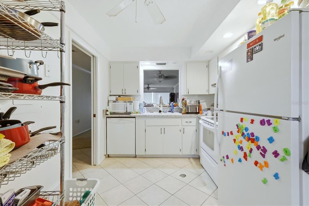 For Sale: $215,000 (2 beds, 2 baths, 1118 Square Feet)