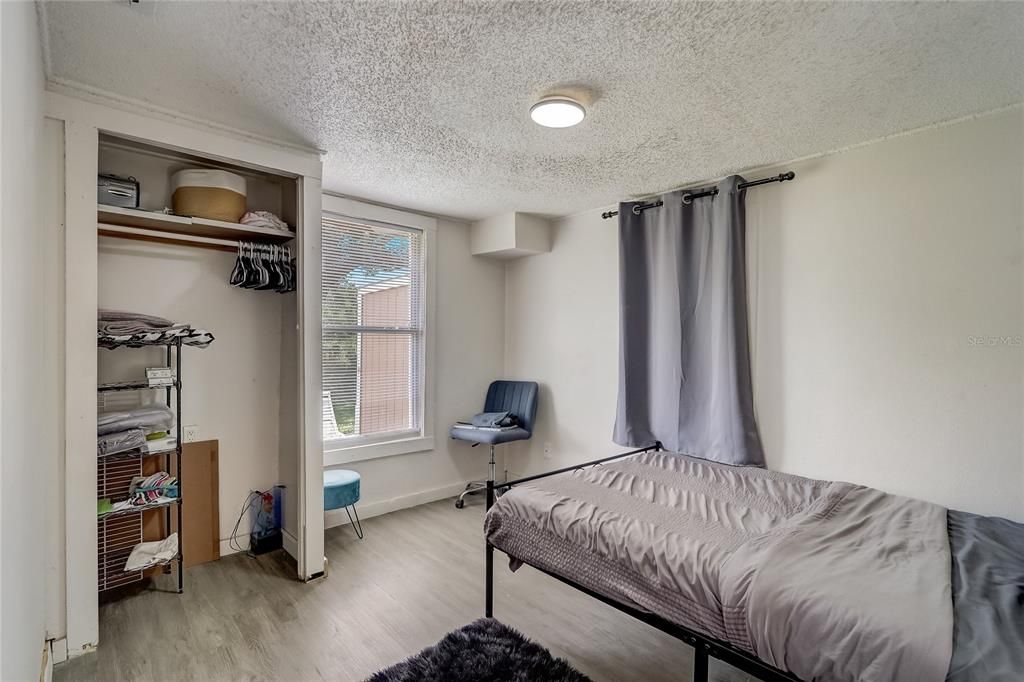 Activo con contrato: $150,000 (3 camas, 1 baños, 882 Pies cuadrados)