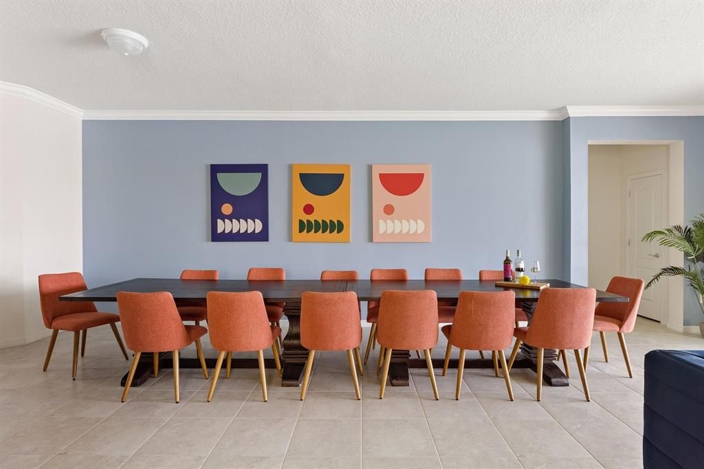 Activo con contrato: $695,900 (8 camas, 6 baños, 4041 Pies cuadrados)