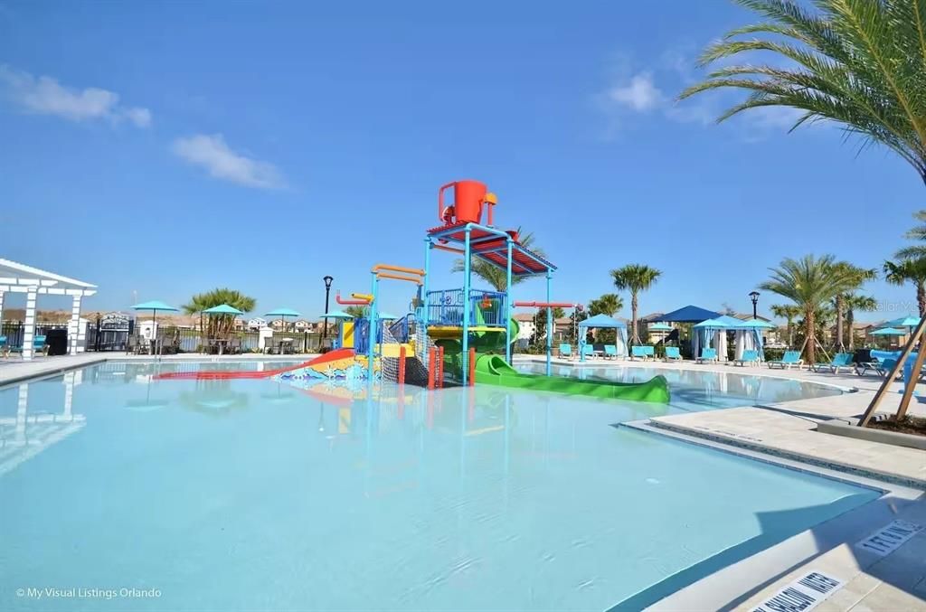 Activo con contrato: $695,900 (8 camas, 6 baños, 4041 Pies cuadrados)