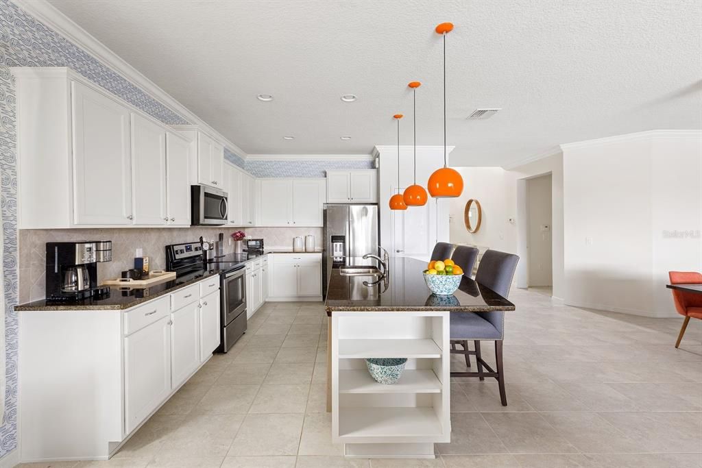 Activo con contrato: $695,900 (8 camas, 6 baños, 4041 Pies cuadrados)