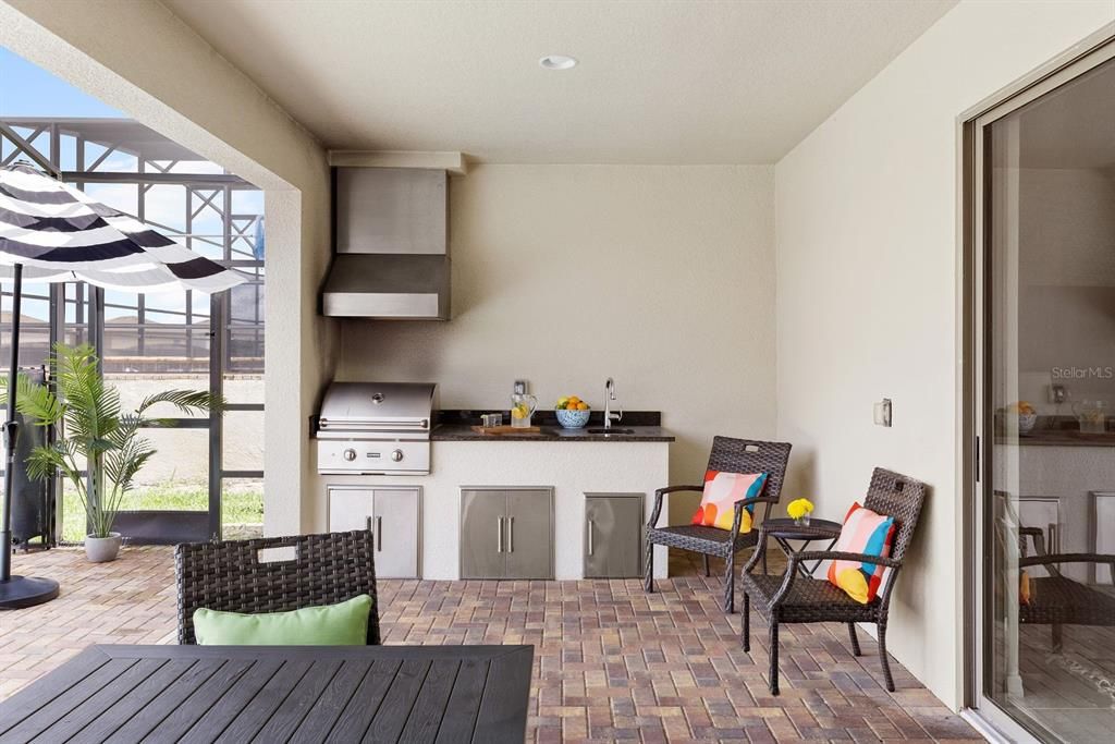 Activo con contrato: $695,900 (8 camas, 6 baños, 4041 Pies cuadrados)