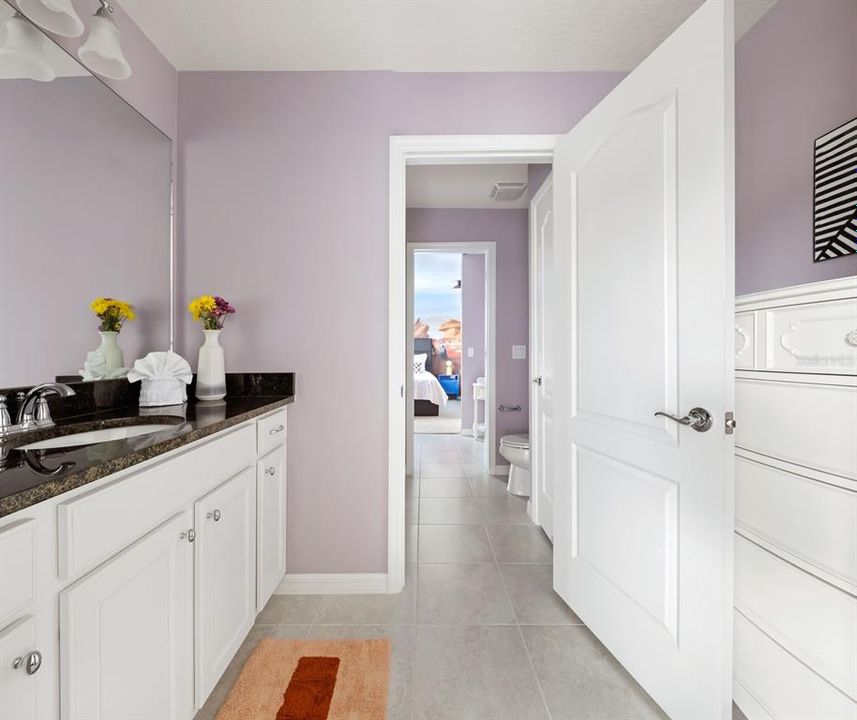 Activo con contrato: $695,900 (8 camas, 6 baños, 4041 Pies cuadrados)