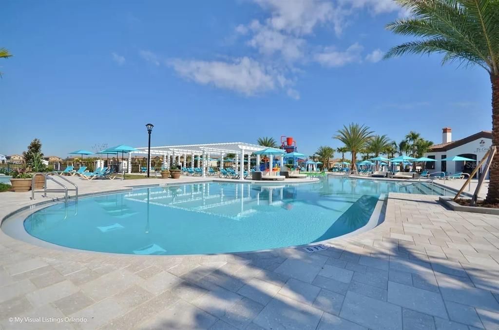 Activo con contrato: $695,900 (8 camas, 6 baños, 4041 Pies cuadrados)