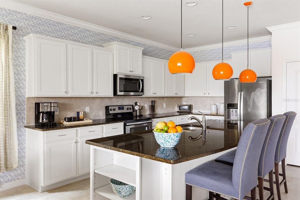 Activo con contrato: $695,900 (8 camas, 6 baños, 4041 Pies cuadrados)