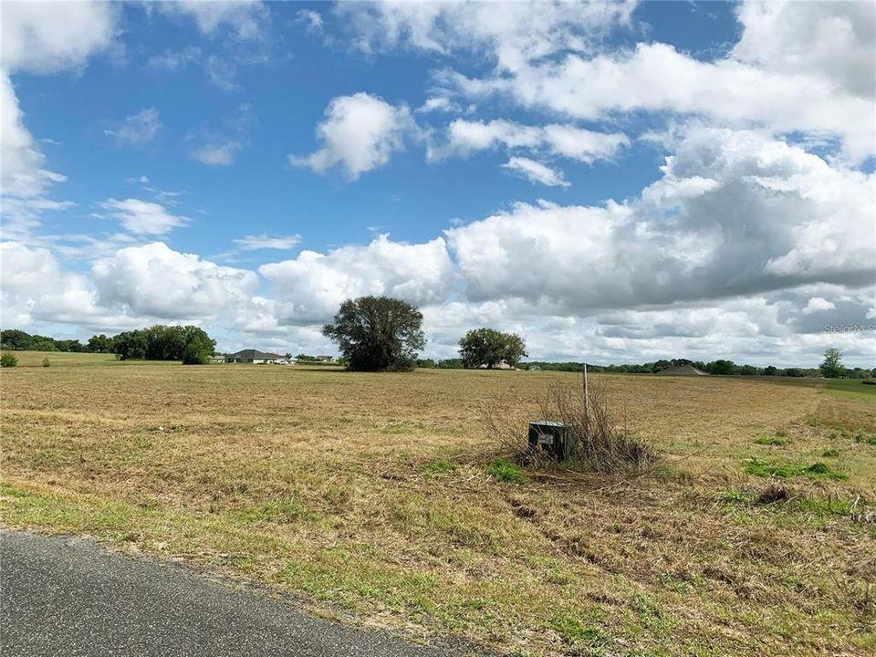 En Venta: $140,000 (3.26 acres)