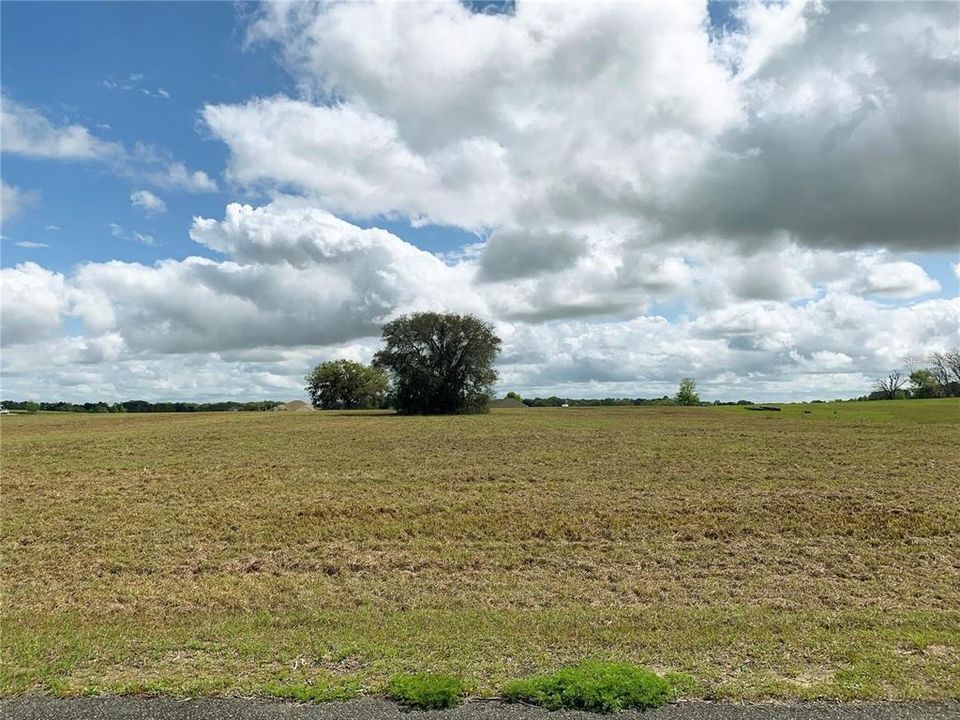 En Venta: $140,000 (3.26 acres)