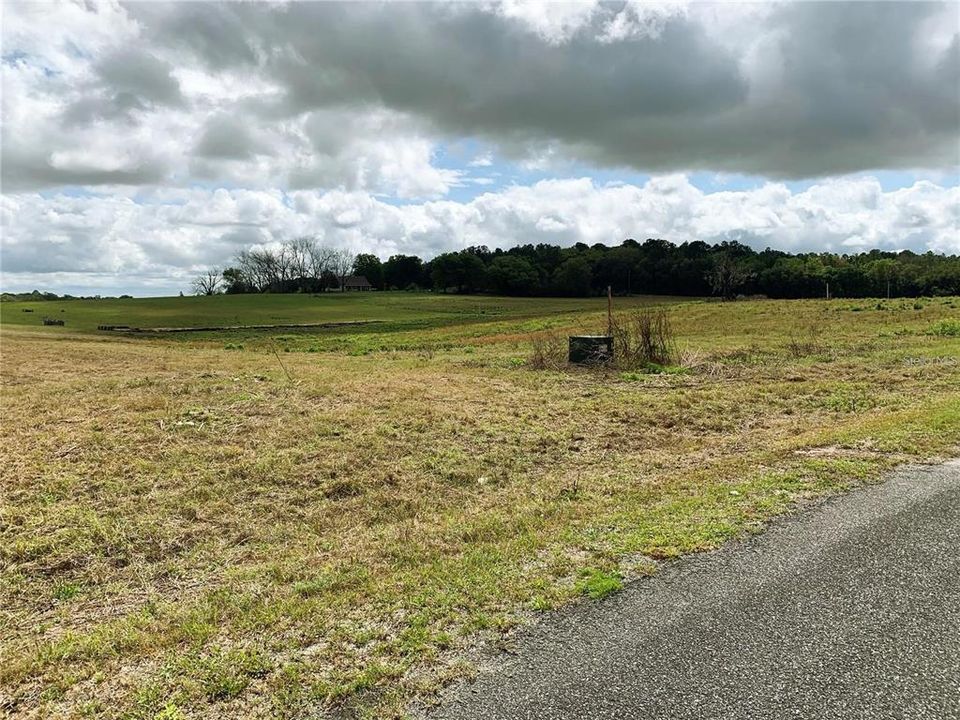 En Venta: $140,000 (3.26 acres)