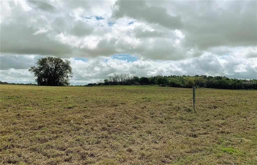 En Venta: $140,000 (3.26 acres)