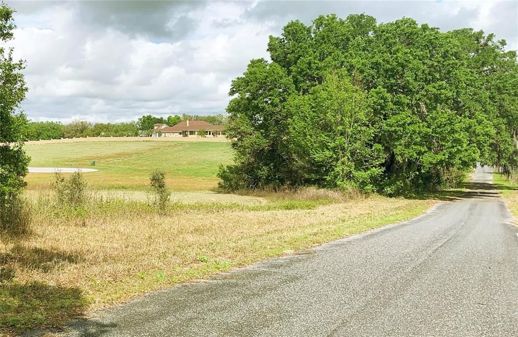 En Venta: $140,000 (3.26 acres)