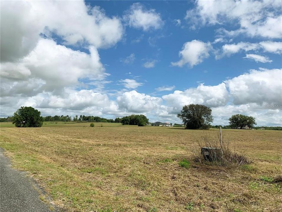 En Venta: $140,000 (3.26 acres)