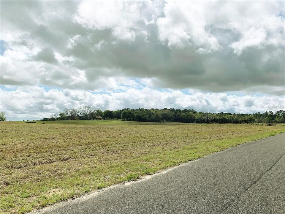 En Venta: $140,000 (3.26 acres)