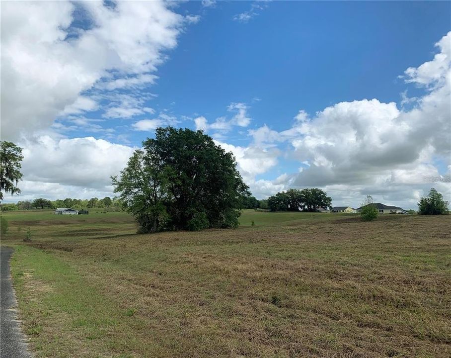 En Venta: $140,000 (3.26 acres)
