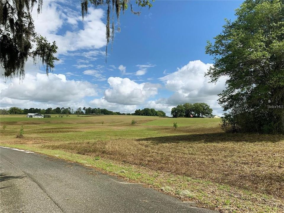 En Venta: $140,000 (3.26 acres)