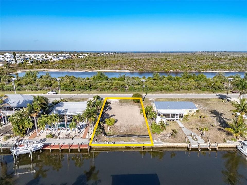 На продажу: $185,000 (0.18 acres)
