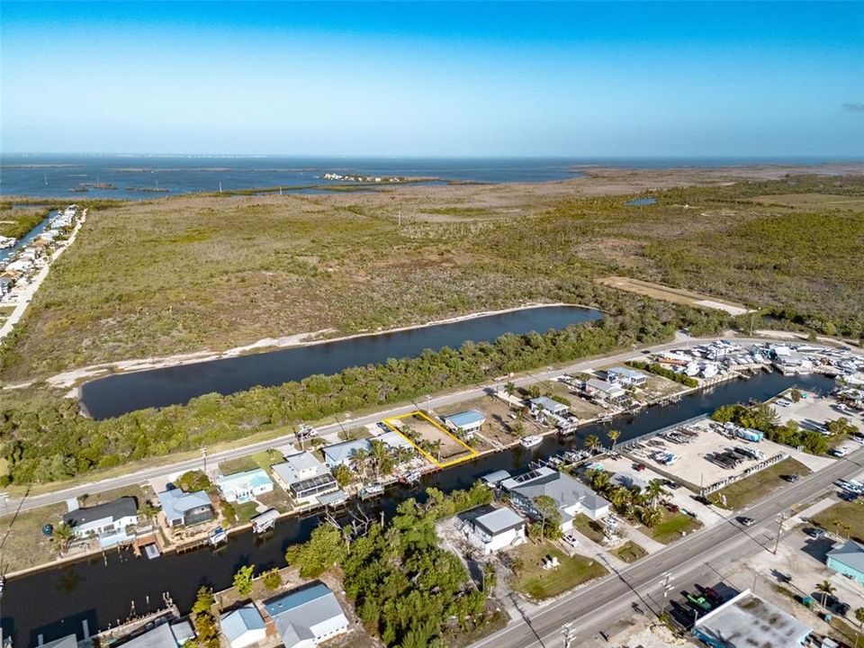 На продажу: $185,000 (0.18 acres)