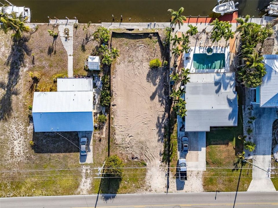 На продажу: $185,000 (0.18 acres)