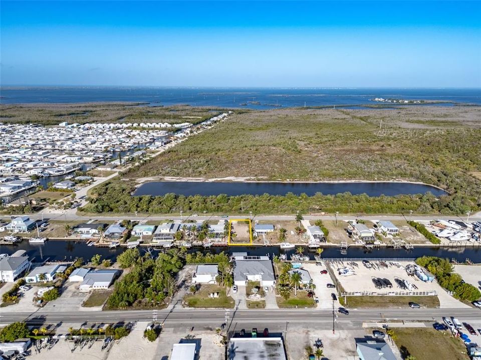 На продажу: $185,000 (0.18 acres)
