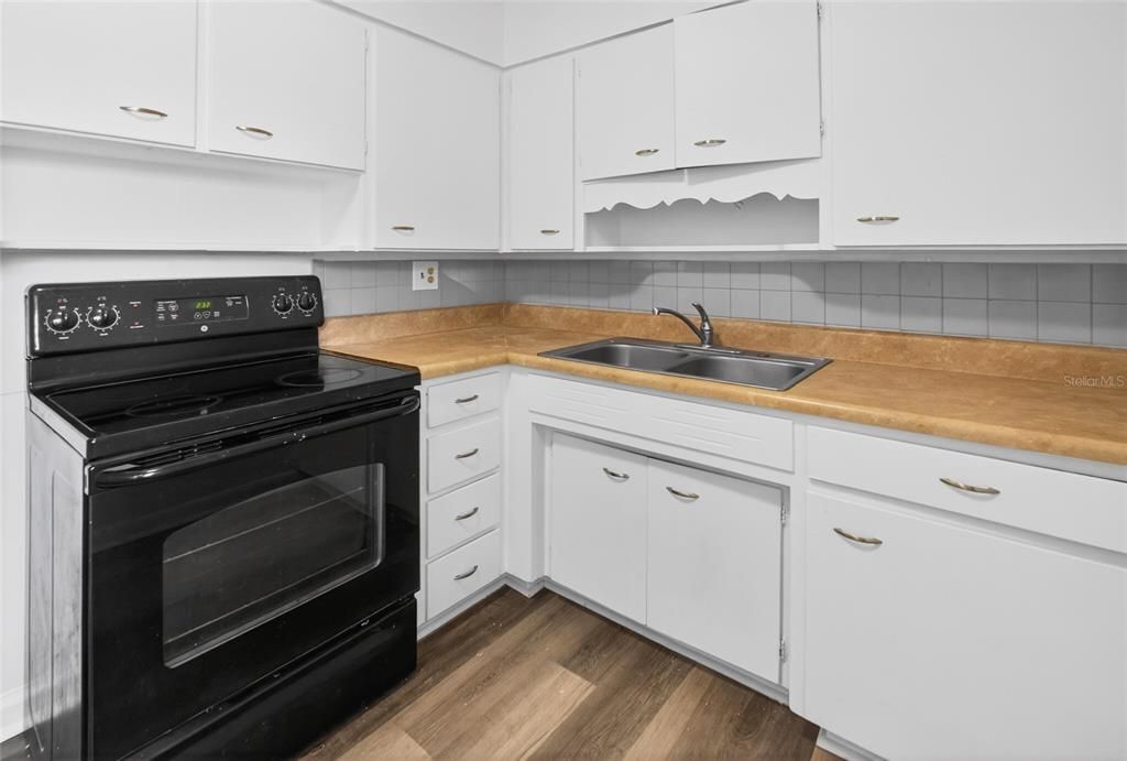 Active With Contract: $175,000 (2 beds, 1 baths, 850 Square Feet)