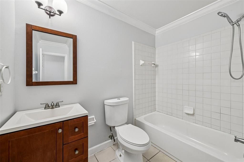 На продажу: $139,999 (2 спален, 2 ванн, 967 Квадратных фут)