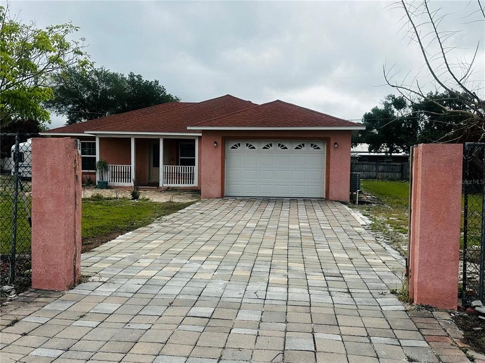 For Sale: $340,000 (4 beds, 2 baths, 1816 Square Feet)