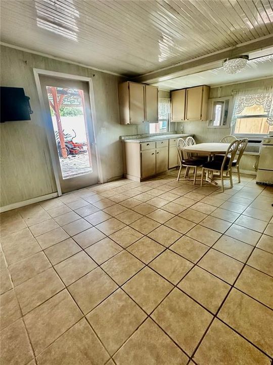 For Sale: $340,000 (4 beds, 2 baths, 1816 Square Feet)