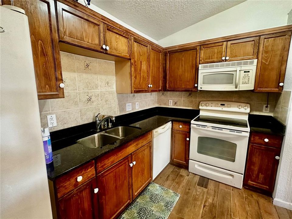 For Sale: $340,000 (4 beds, 2 baths, 1816 Square Feet)