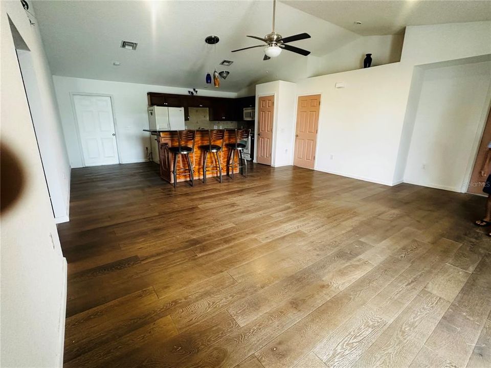 For Sale: $340,000 (4 beds, 2 baths, 1816 Square Feet)