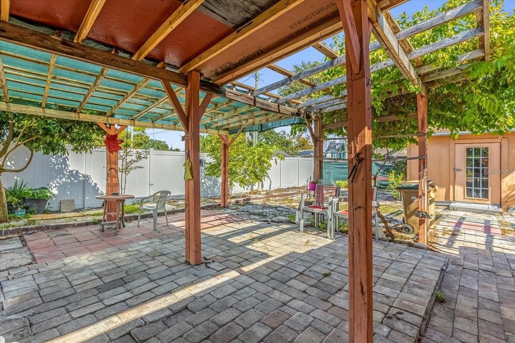 For Sale: $340,000 (4 beds, 2 baths, 1816 Square Feet)