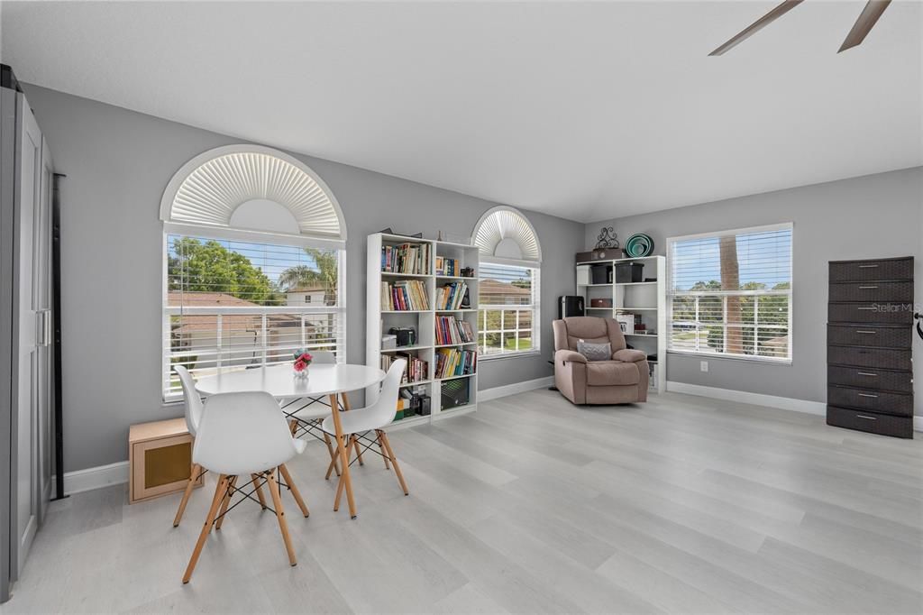 Activo con contrato: $949,000 (5 camas, 3 baños, 3692 Pies cuadrados)