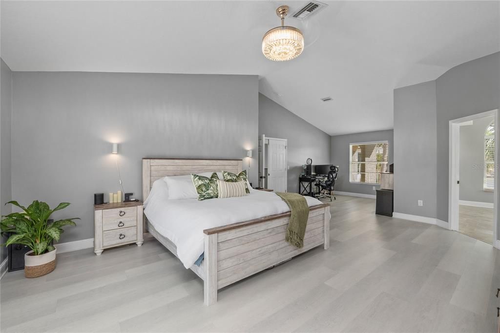 Activo con contrato: $949,000 (5 camas, 3 baños, 3692 Pies cuadrados)