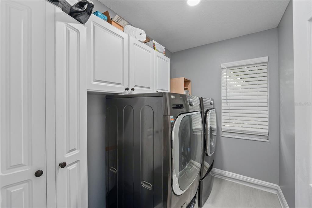 Activo con contrato: $949,000 (5 camas, 3 baños, 3692 Pies cuadrados)