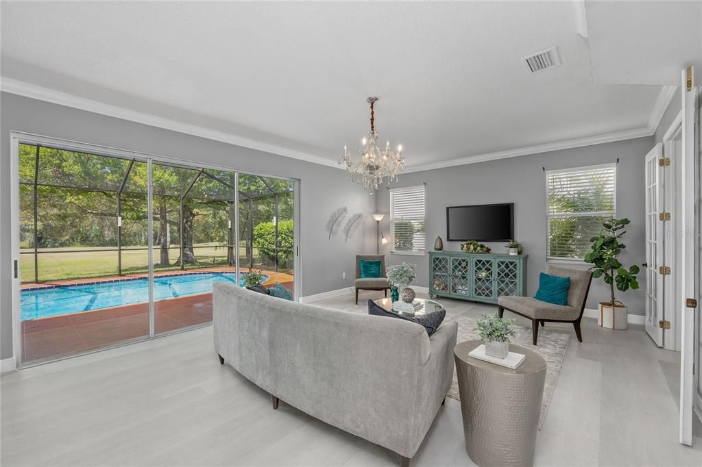 Activo con contrato: $949,000 (5 camas, 3 baños, 3692 Pies cuadrados)