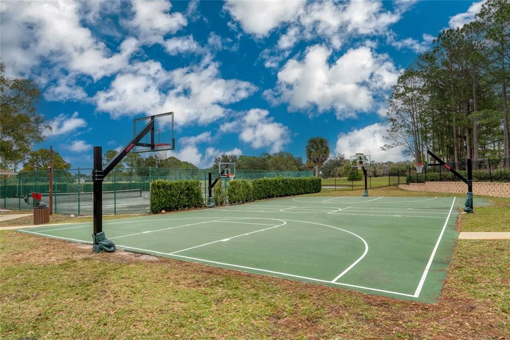 Activo con contrato: $949,000 (5 camas, 3 baños, 3692 Pies cuadrados)