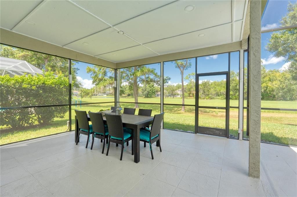 Activo con contrato: $949,000 (5 camas, 3 baños, 3692 Pies cuadrados)