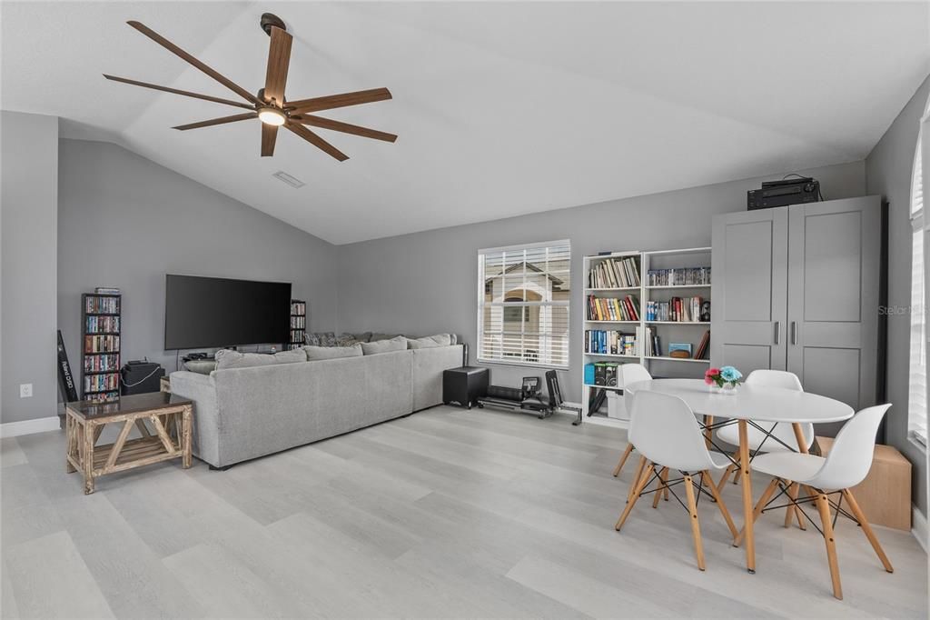 Activo con contrato: $949,000 (5 camas, 3 baños, 3692 Pies cuadrados)