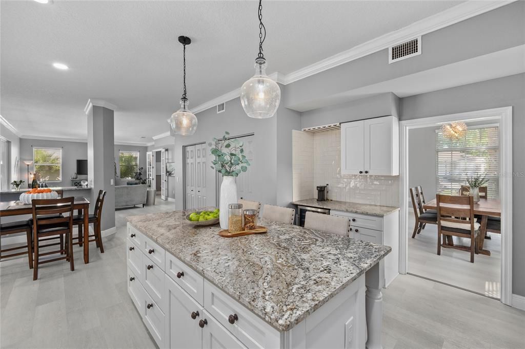 Activo con contrato: $949,000 (5 camas, 3 baños, 3692 Pies cuadrados)