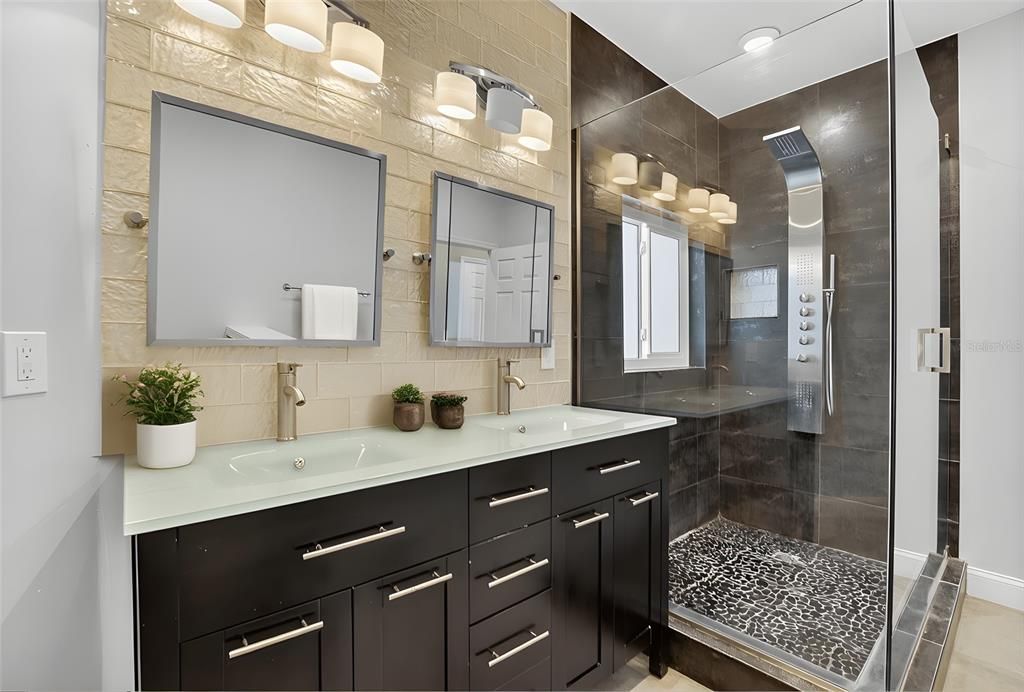 For Rent: $5,895 (4 beds, 4 baths, 2275 Square Feet)