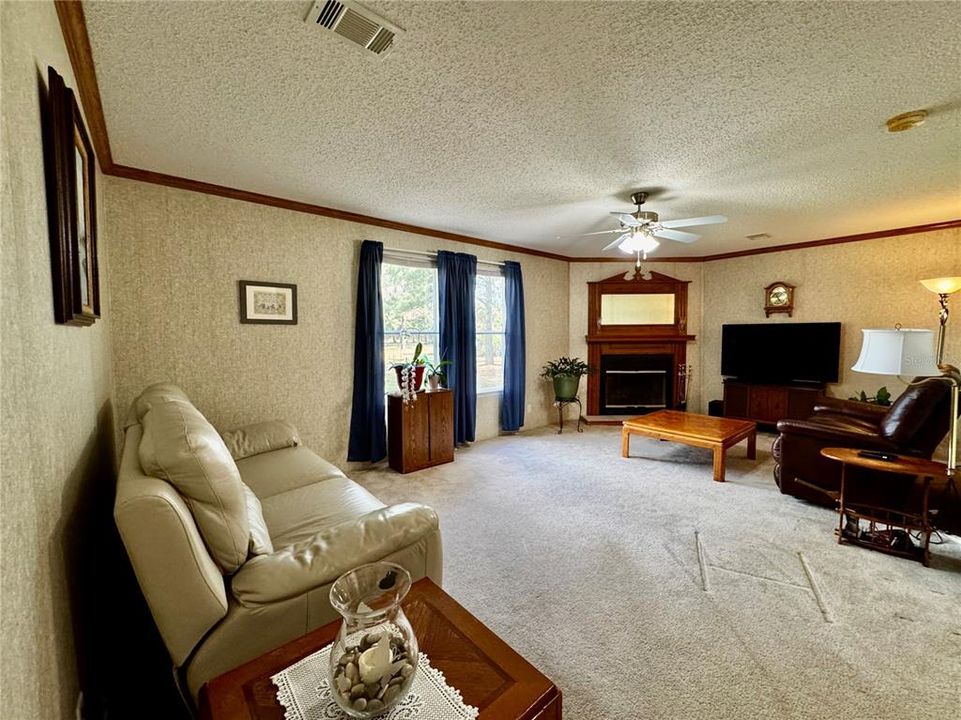 En Venta: $324,900 (3 camas, 2 baños, 2052 Pies cuadrados)