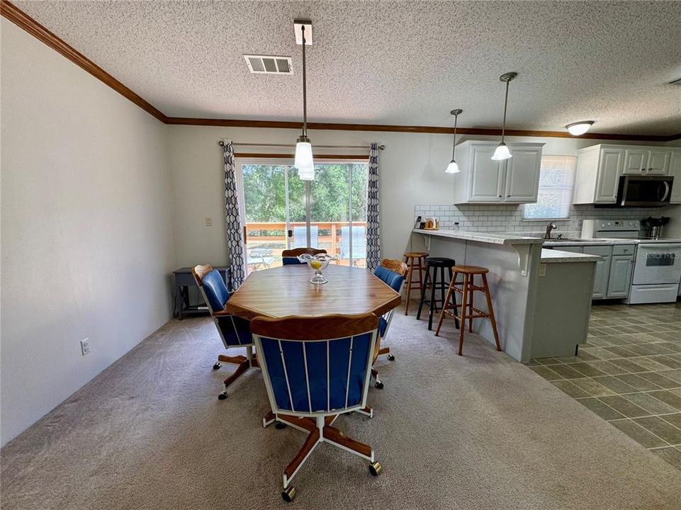 En Venta: $324,900 (3 camas, 2 baños, 2052 Pies cuadrados)